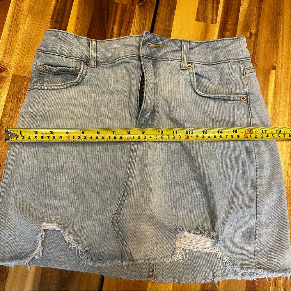 Wild Fable Stylish Light Blue Denim Distressed Mini‎ Skirt size 8 - Picture 2 of 12